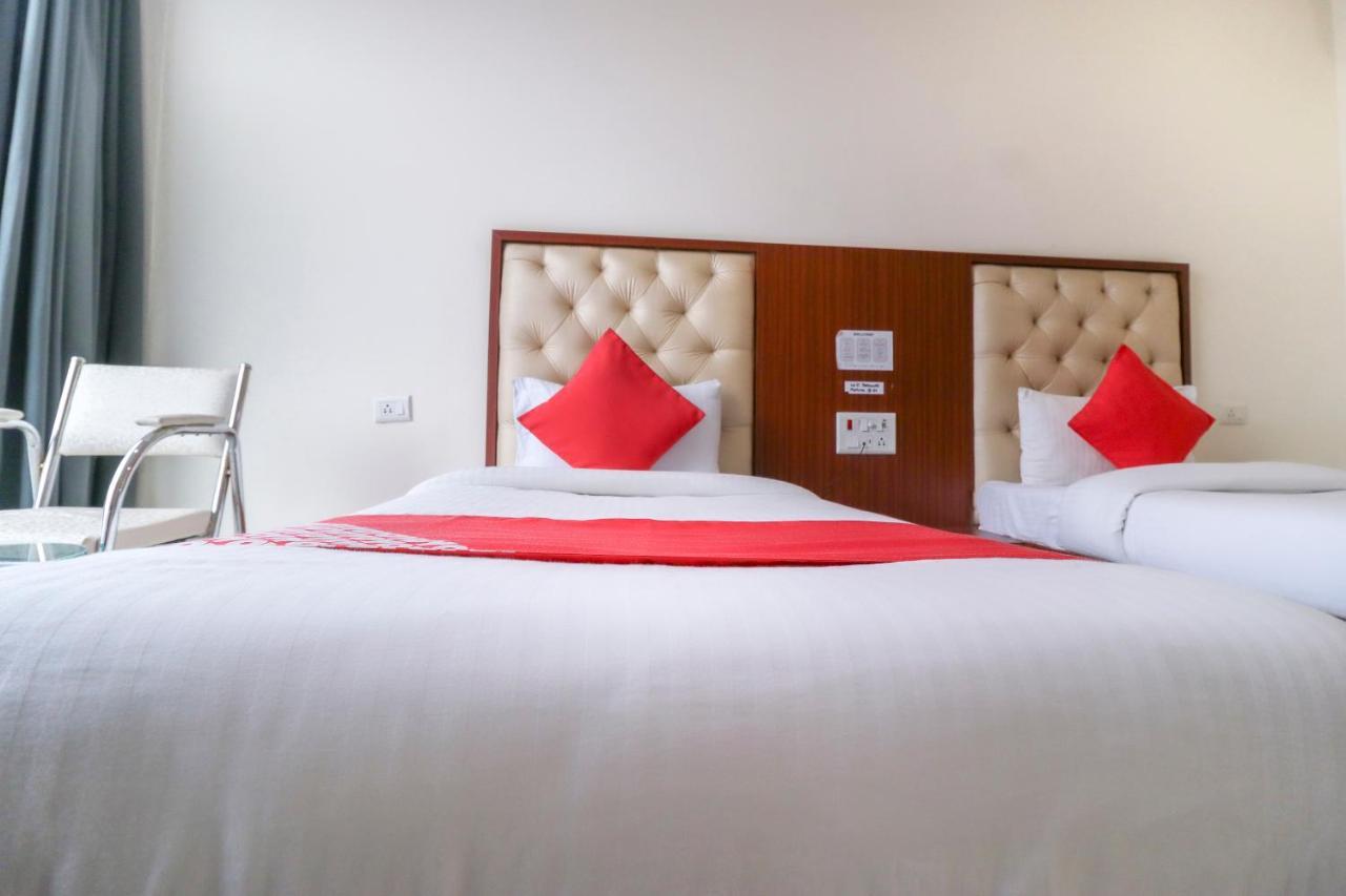Oyo Flagship 69860 Mastana Palace Hotel Varanasi Eksteriør billede