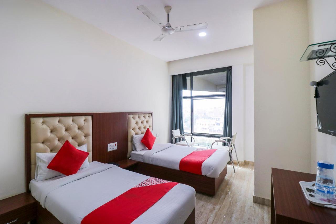 Oyo Flagship 69860 Mastana Palace Hotel Varanasi Eksteriør billede